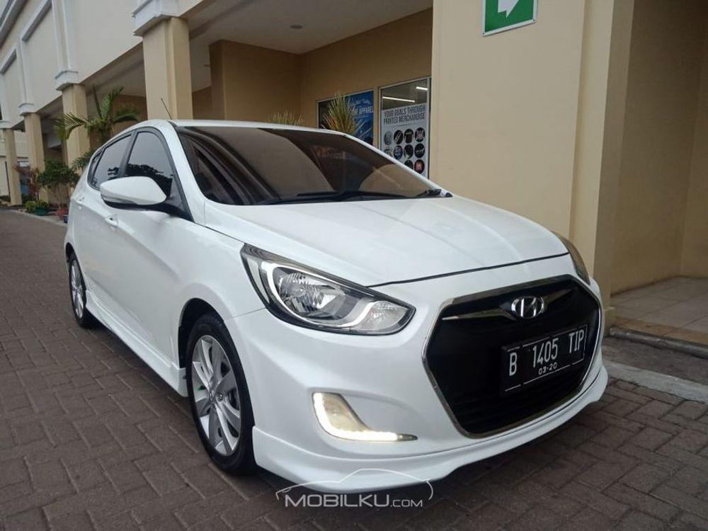 Mobil Hyundai Avega 2014
