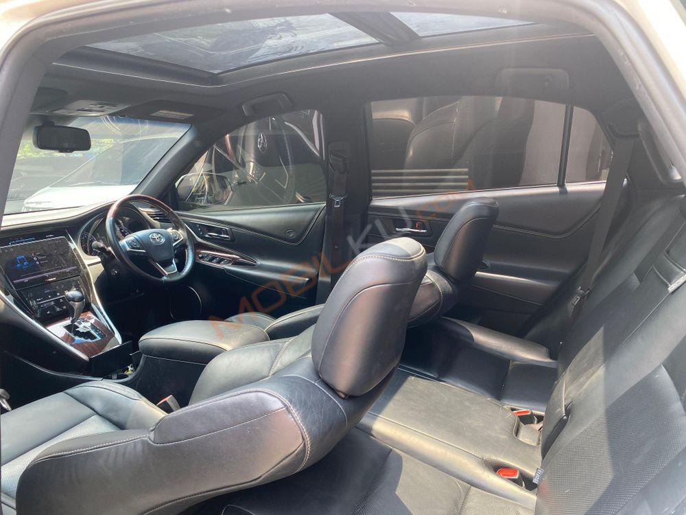 Mobil Toyota Harrier 2015