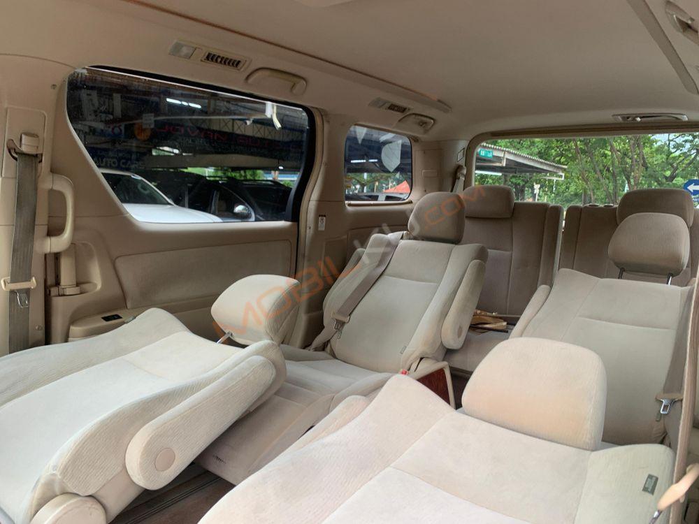 Mobil Toyota Alphard 2009