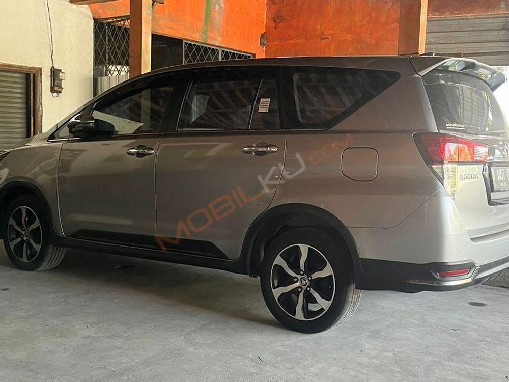 Mobil Toyota Kijang Innova 2021
