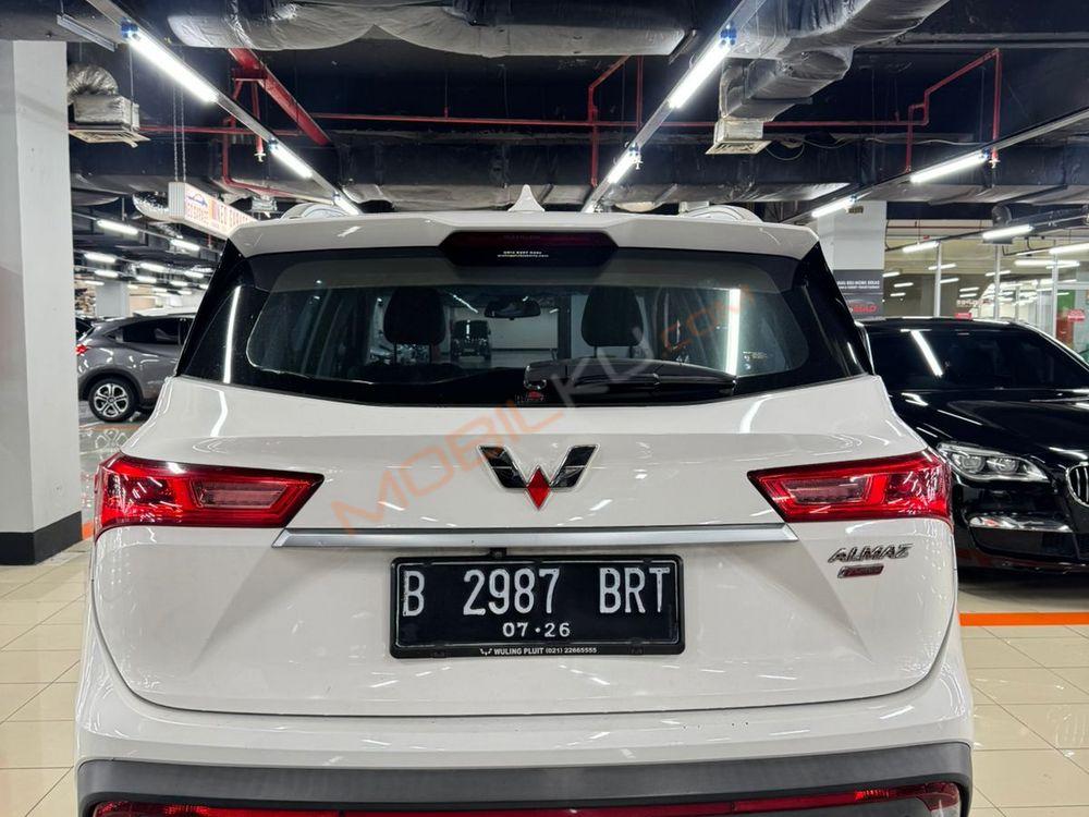 Mobil Wuling Almaz 2021