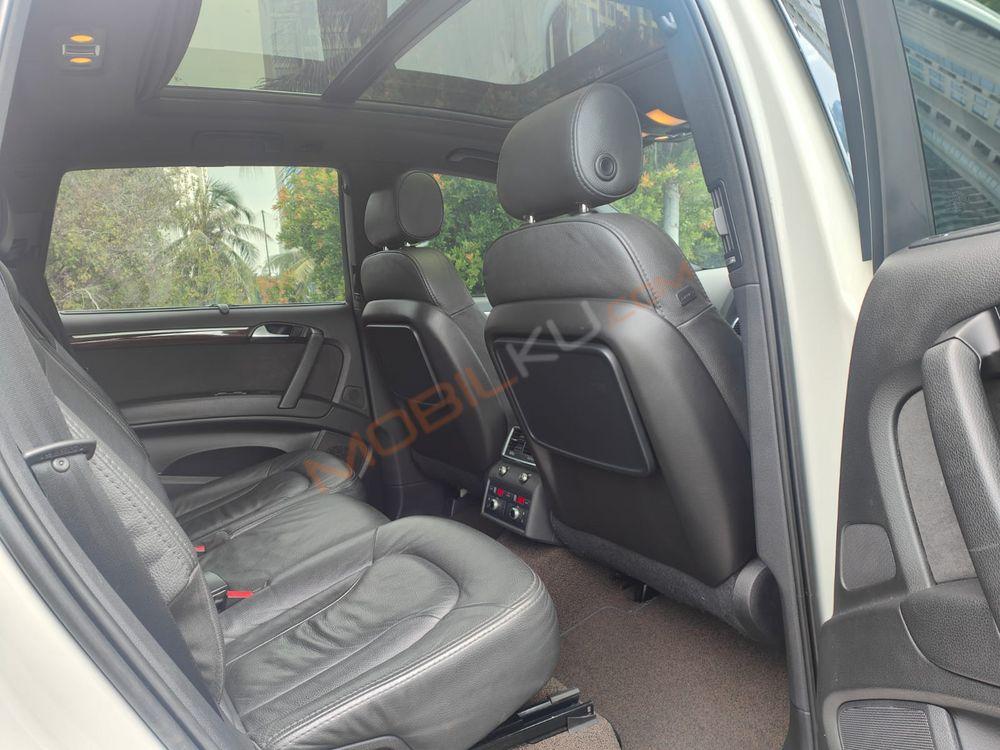Mobil Audi Q7 2012