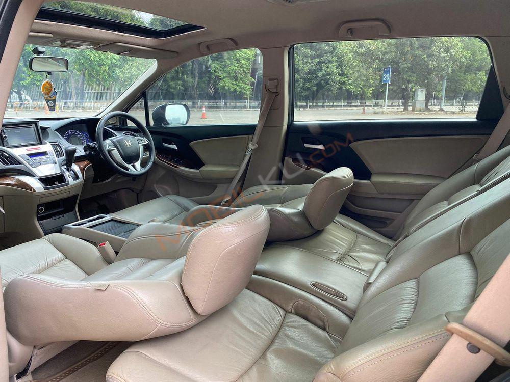 Mobil Honda Odyssey 2012