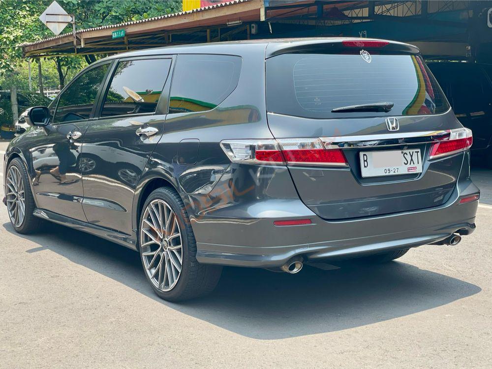 Mobil Honda Odyssey 2012
