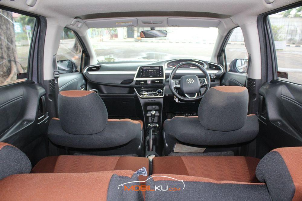 Mobil Toyota Sienta 2018