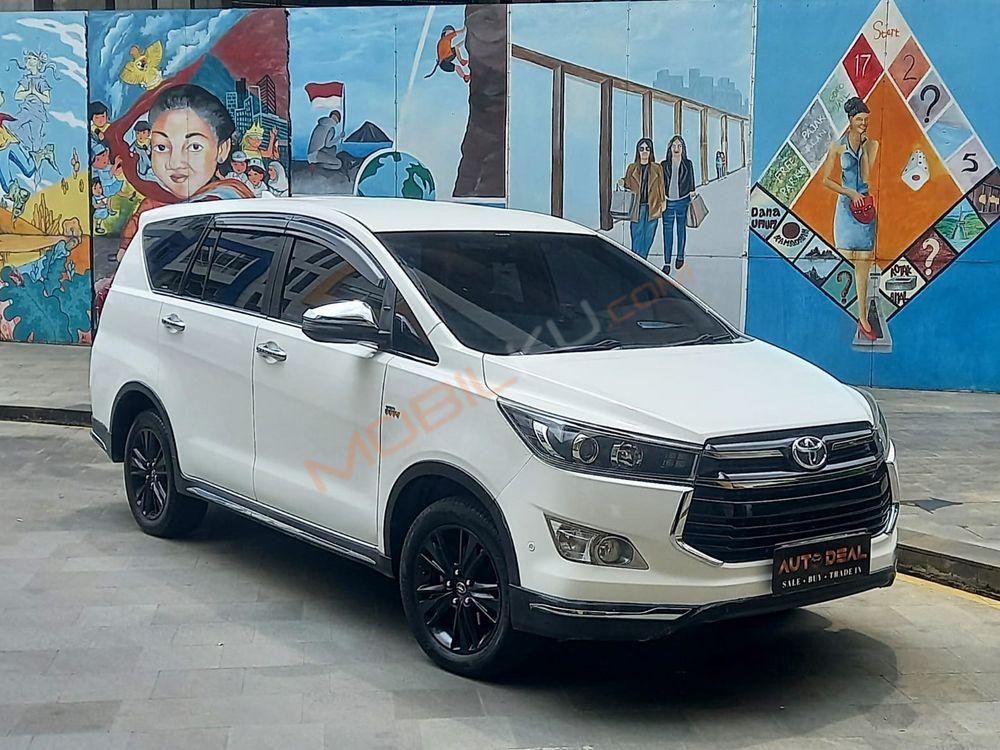 Mobil Toyota Kijang Innova 2017