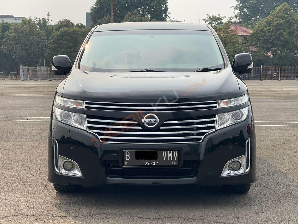 Mobil Nissan Elgrand 2013