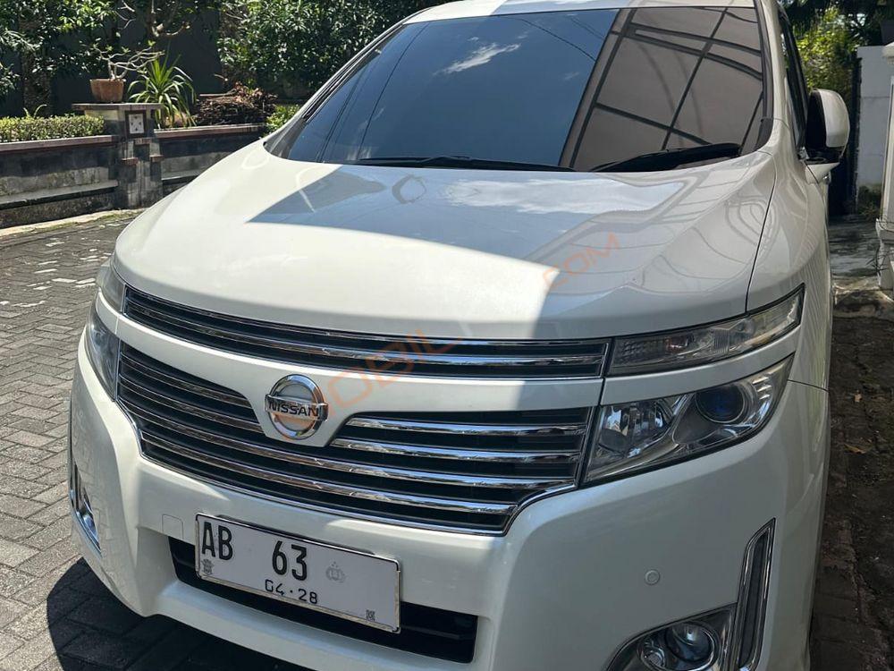 Mobil Nissan Elgrand 2013
