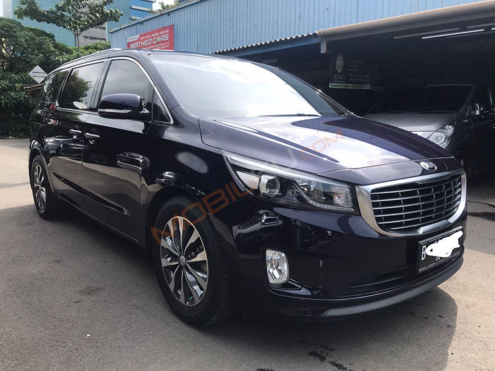 Mobil Kia Sedona 2017
