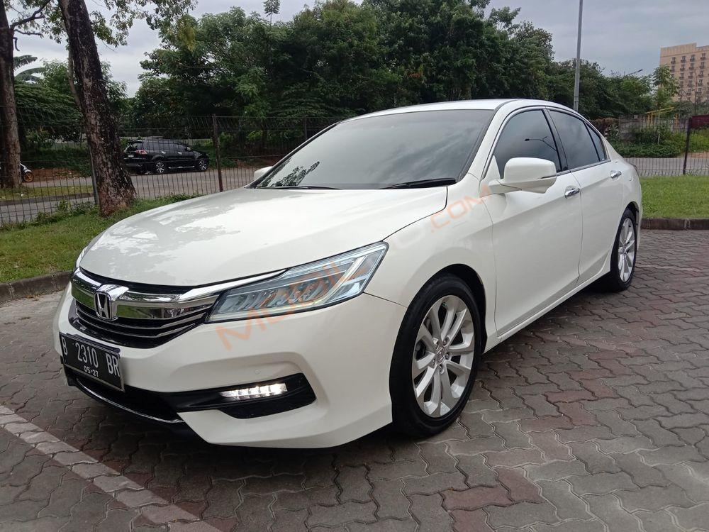 Mobil Honda Accord 2017