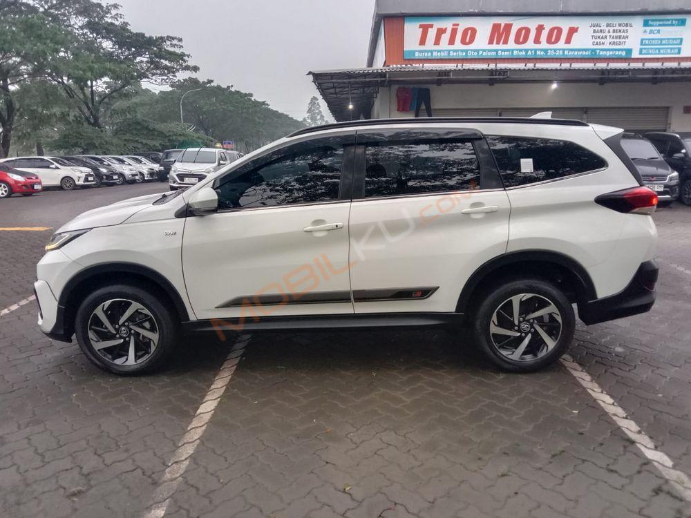 Mobil Toyota Rush 2021