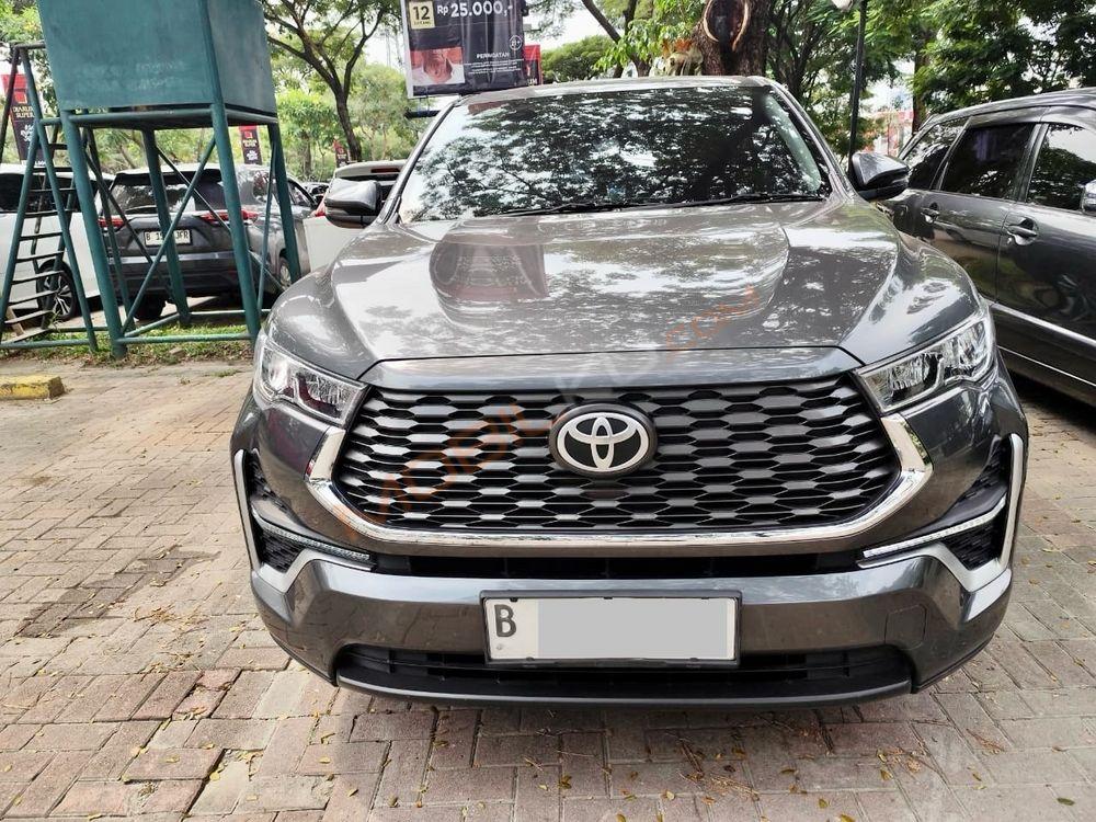 Mobil Toyota Kijang Innova Zenix 2024