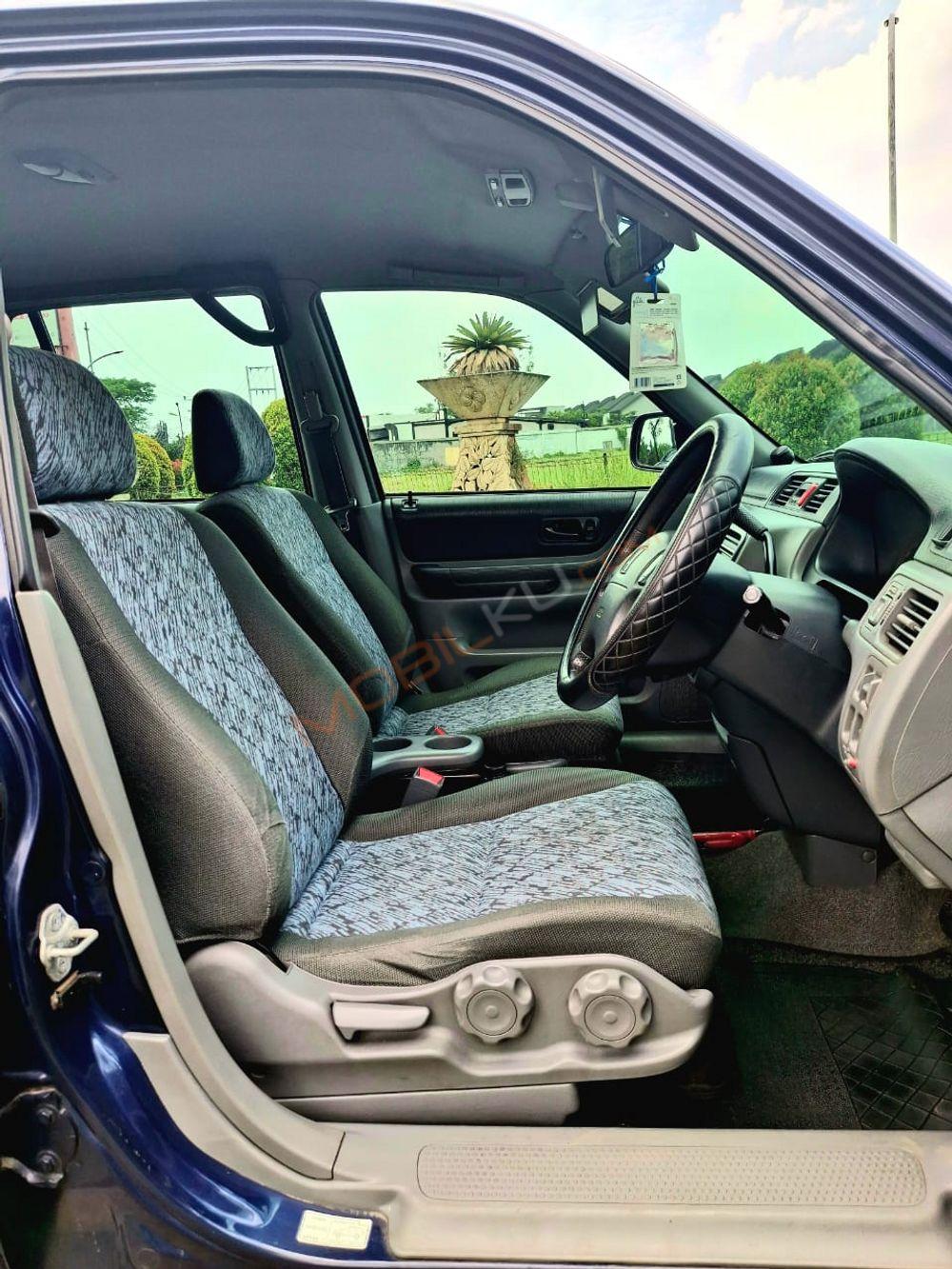 Mobil Honda CR-V 2001