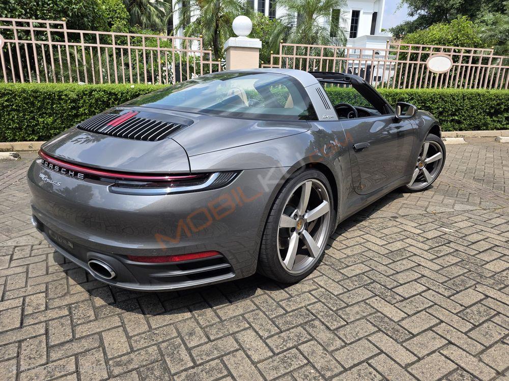 Mobil Porsche 911 2022