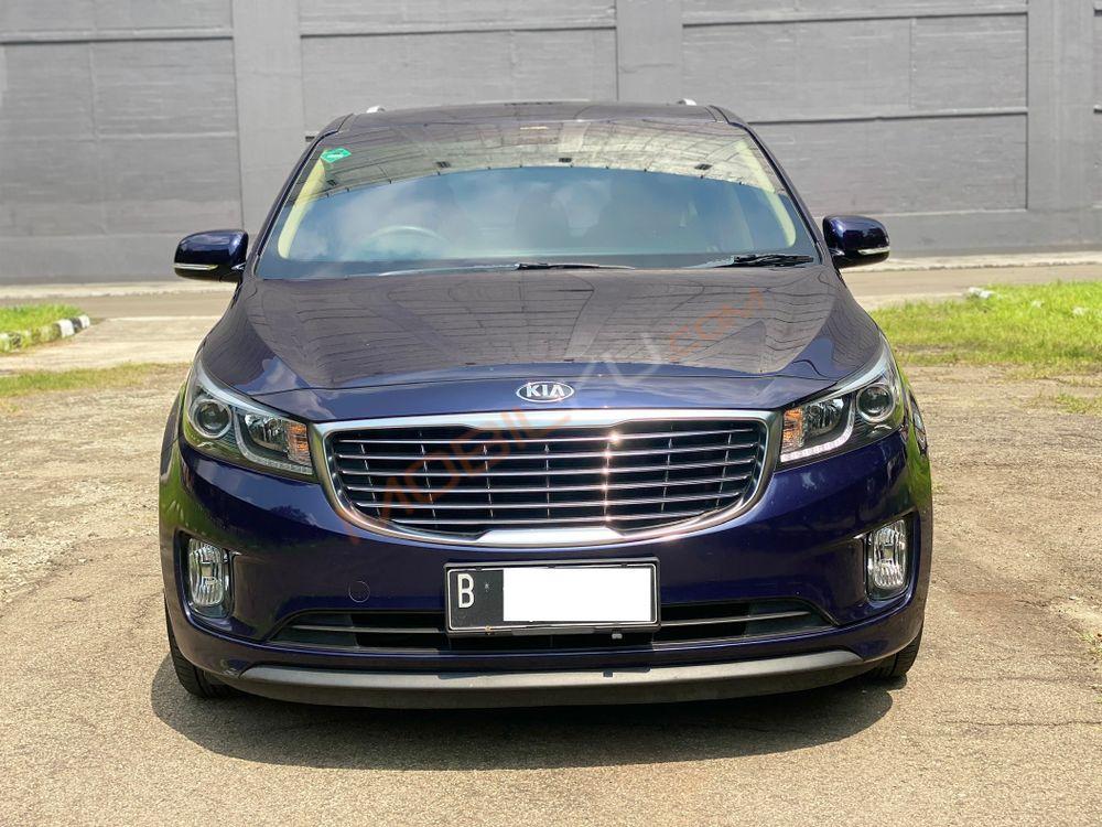 Mobil Kia Sedona 2017