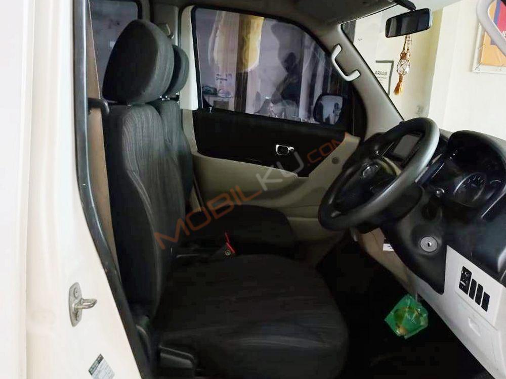 Mobil Daihatsu Luxio 2015