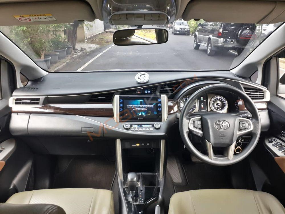 Mobil Toyota Kijang Innova 2019