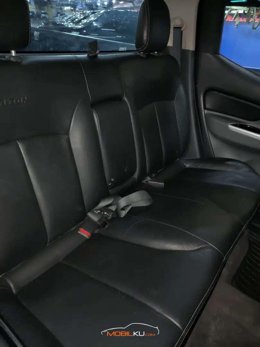 Mobil Mitsubishi Triton 2016