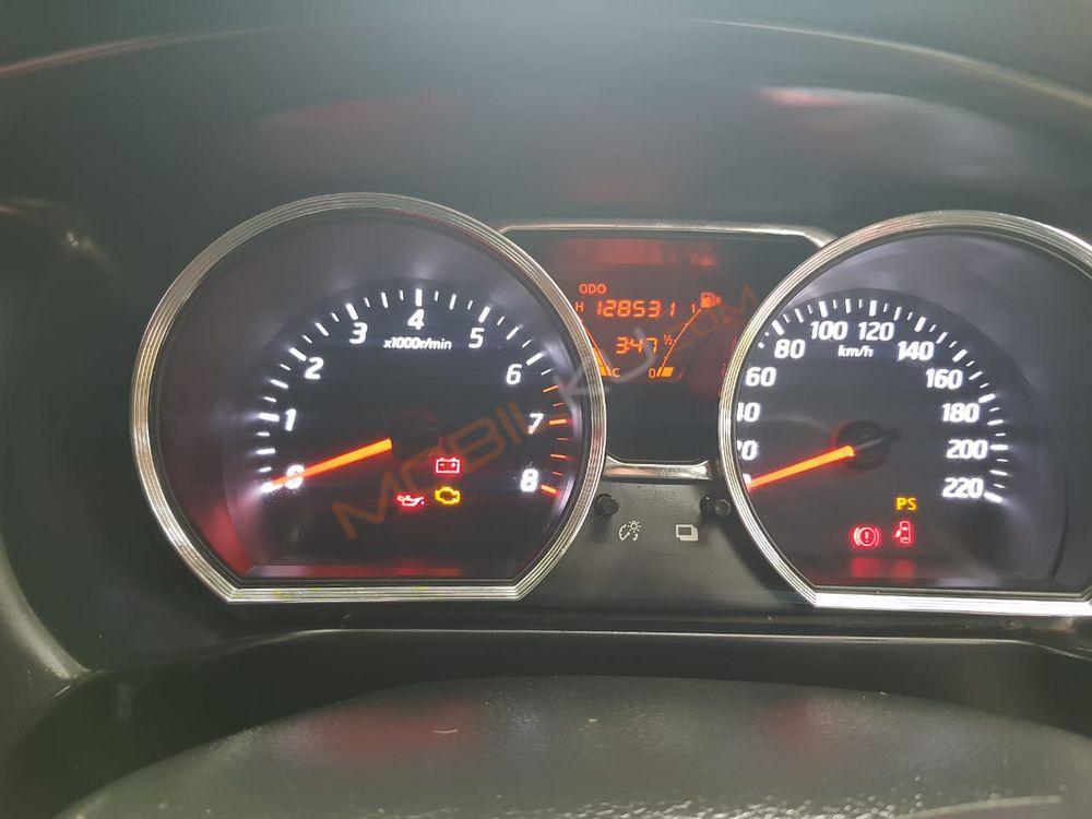 Mobil Nissan Grand Livina 2015