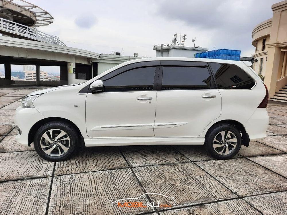 Mobil Toyota Avanza 2015