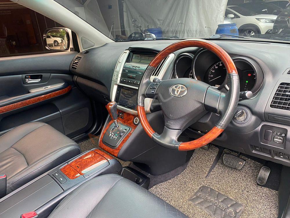 Mobil Toyota Harrier 2013