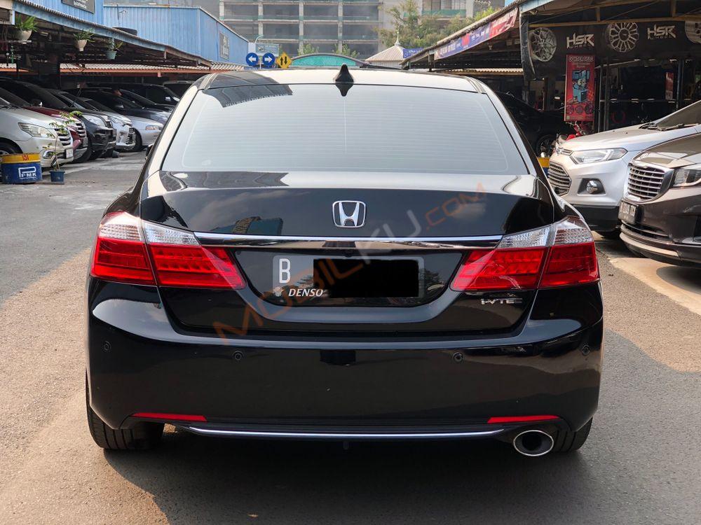 Mobil Honda Accord 2013
