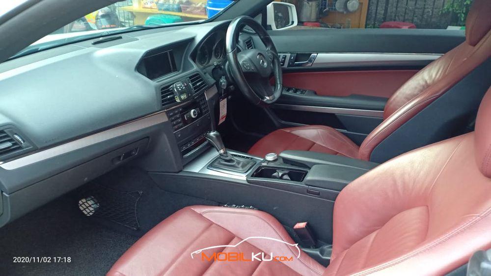 Mobil Mercedes-Benz E-Class 2011