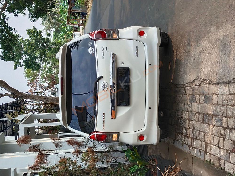 Mobil Toyota Avanza 2013