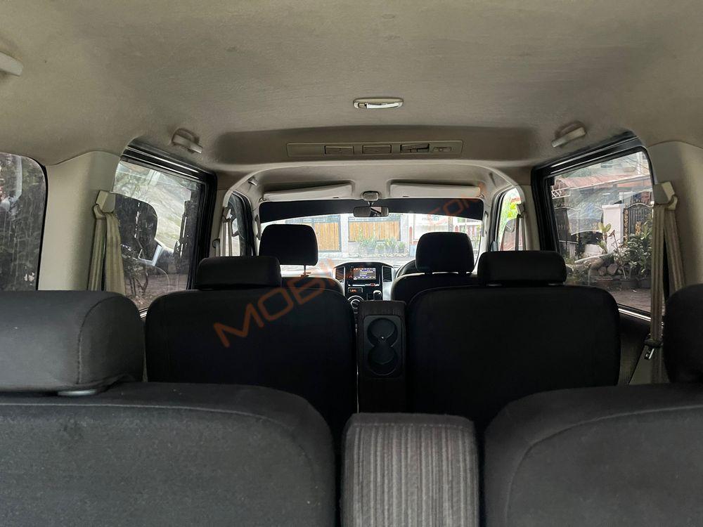 Mobil Daihatsu Luxio 2015