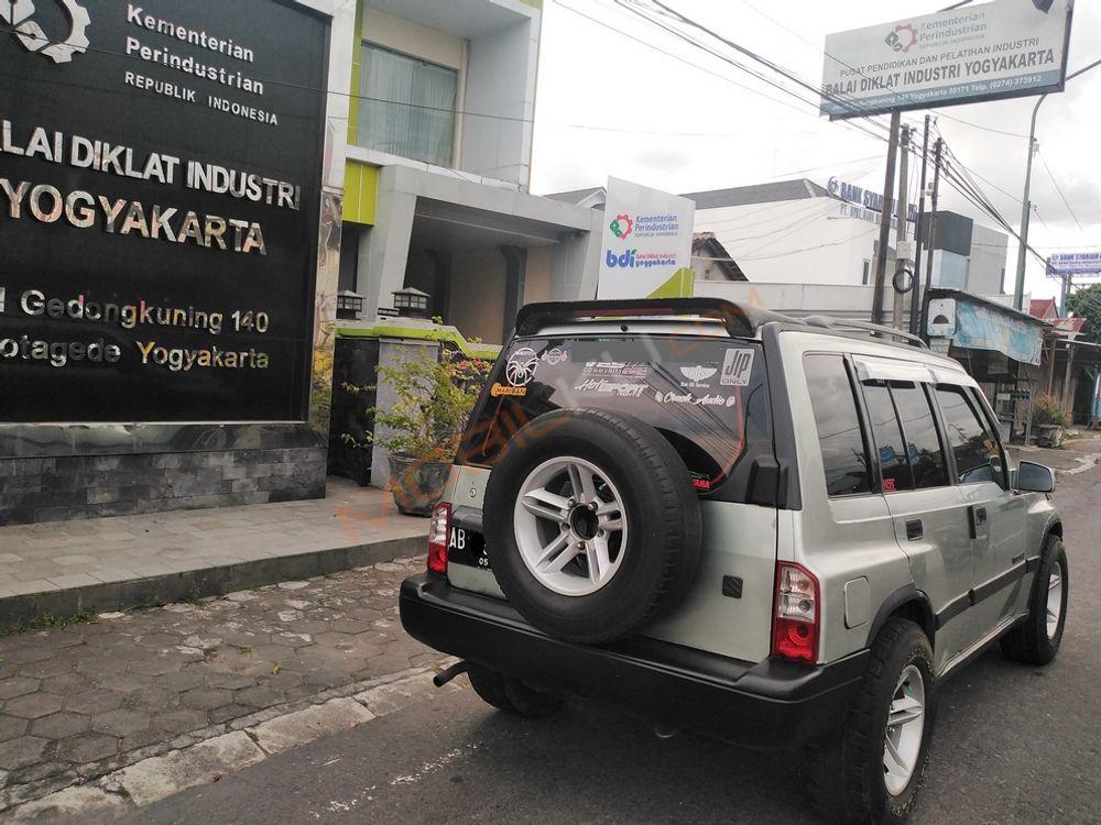 Mobil Suzuki Vitara 1995