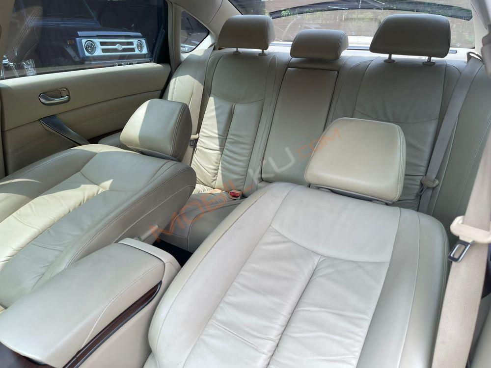 Mobil Nissan Teana 2010