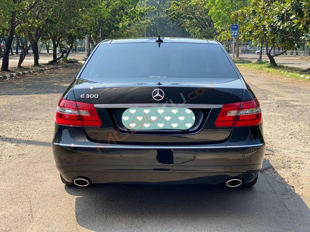 Mobil Mercedes-Benz E-Class 2011
