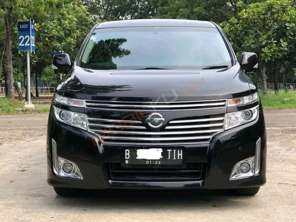 Mobil Nissan Elgrand 2013