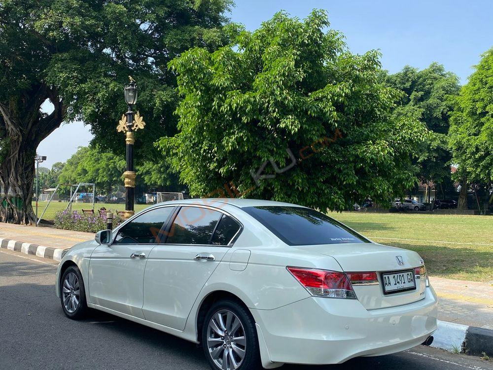 Mobil Honda Accord 2012