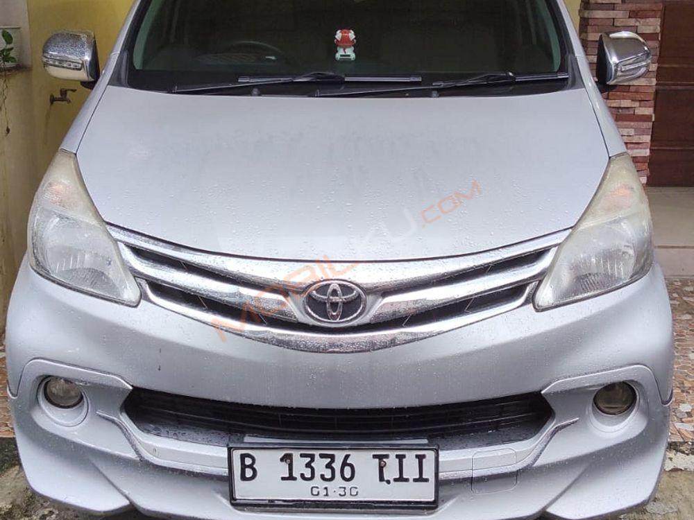 Mobil Toyota Avanza 2014