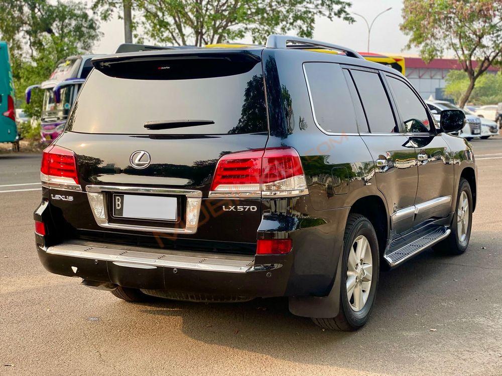 Mobil Lexus LX 2012