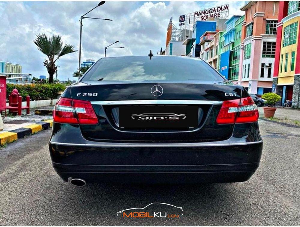 Mobil Mercedes-Benz E-Class 2010
