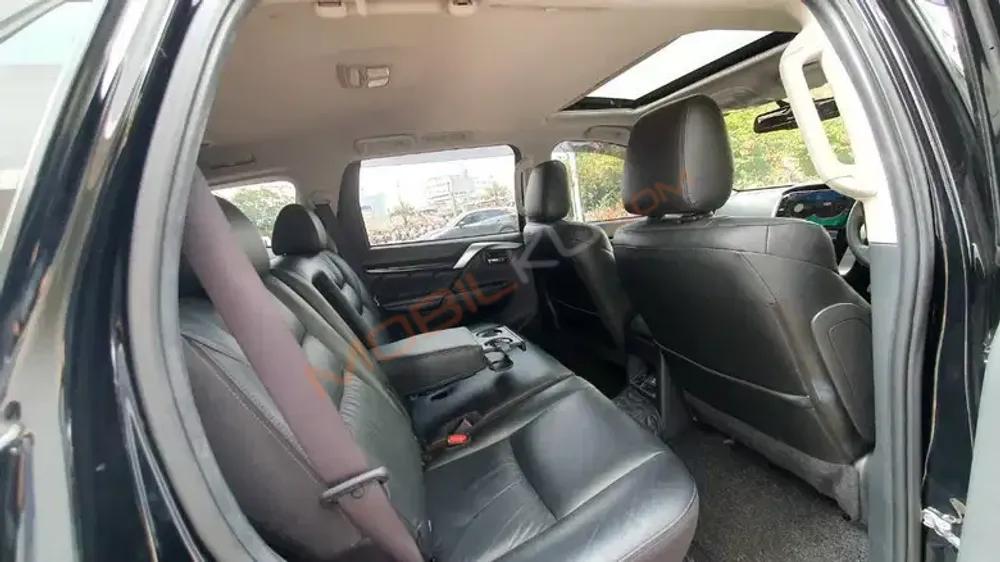 Mobil Mitsubishi Pajero Sport 2023