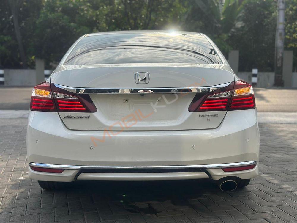 Mobil Honda Accord 2017