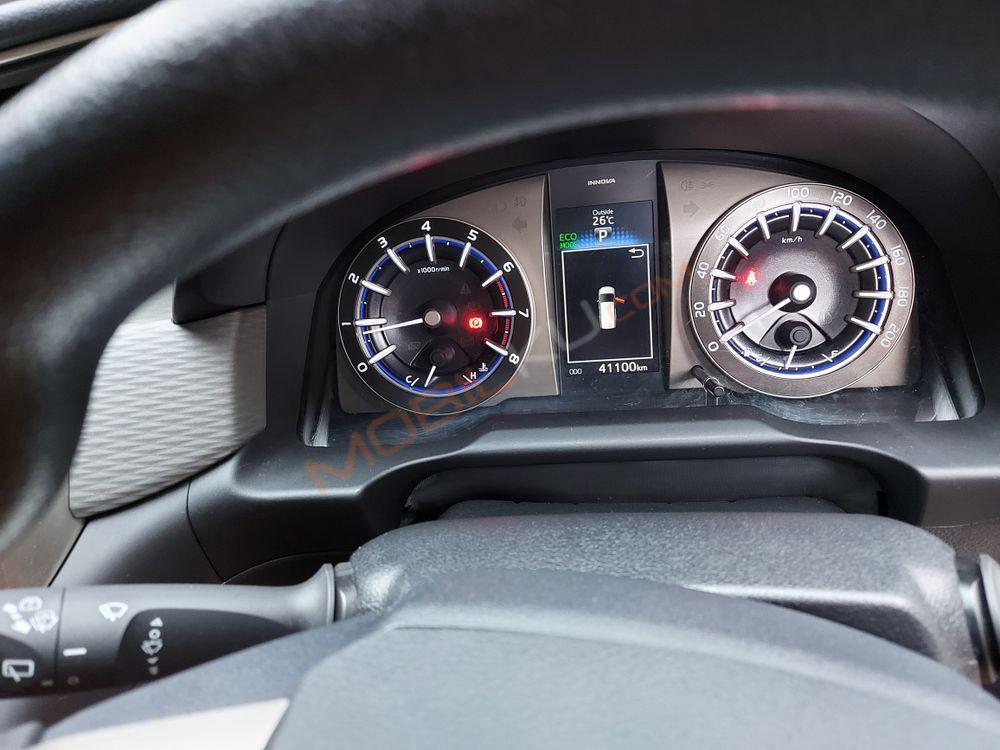 Mobil Toyota Kijang Innova 2017