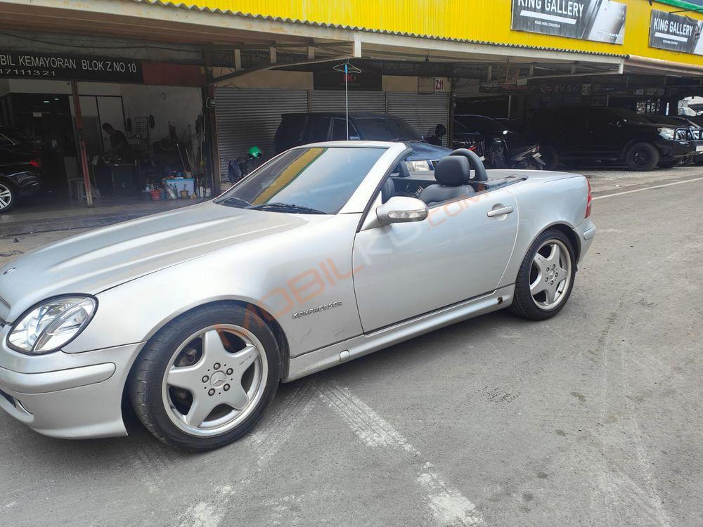 Mobil Mercedes-Benz SLK 2001
