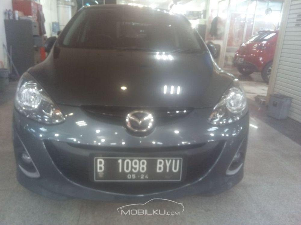 Mobil Mazda 2 Hatchback 2013