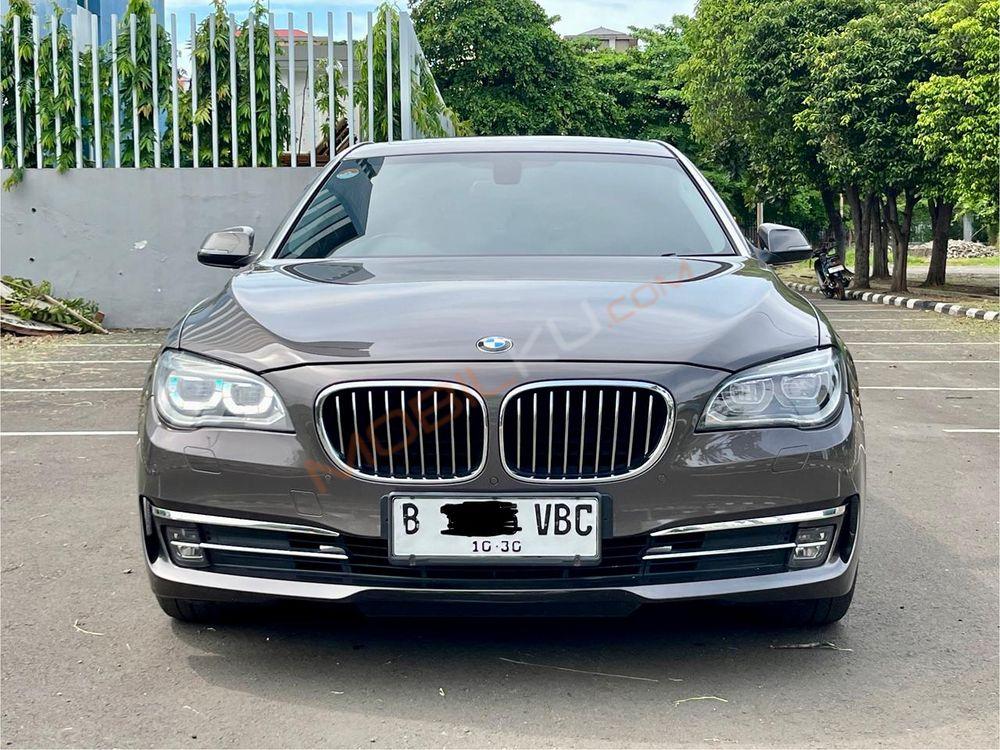 Mobil BMW 7 Series 2013