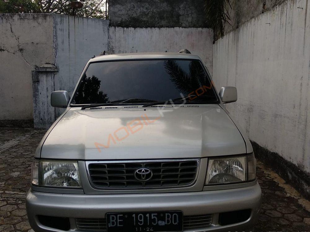 Mobil Toyota Kijang 2000
