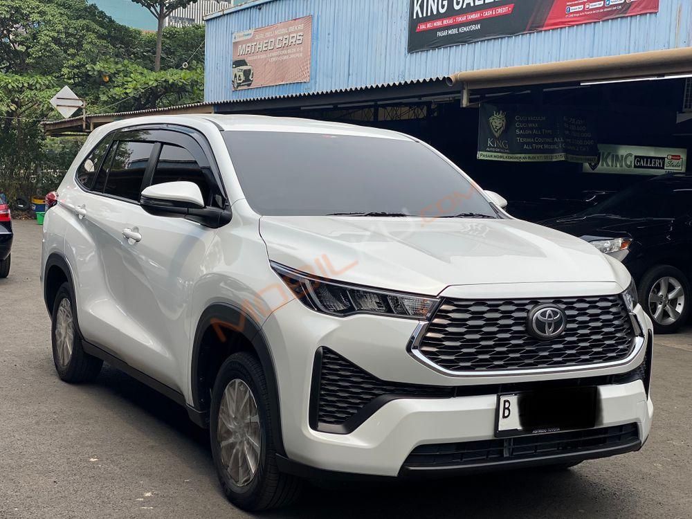 Mobil Toyota Kijang Innova 2023