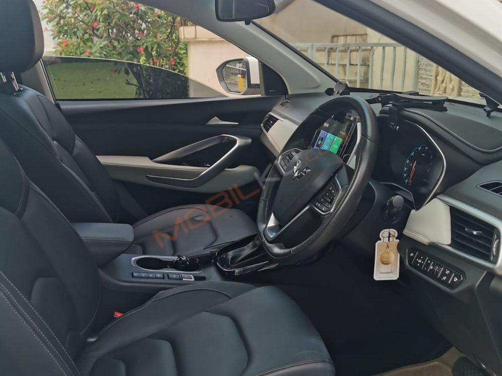 Mobil Wuling Almaz 2020