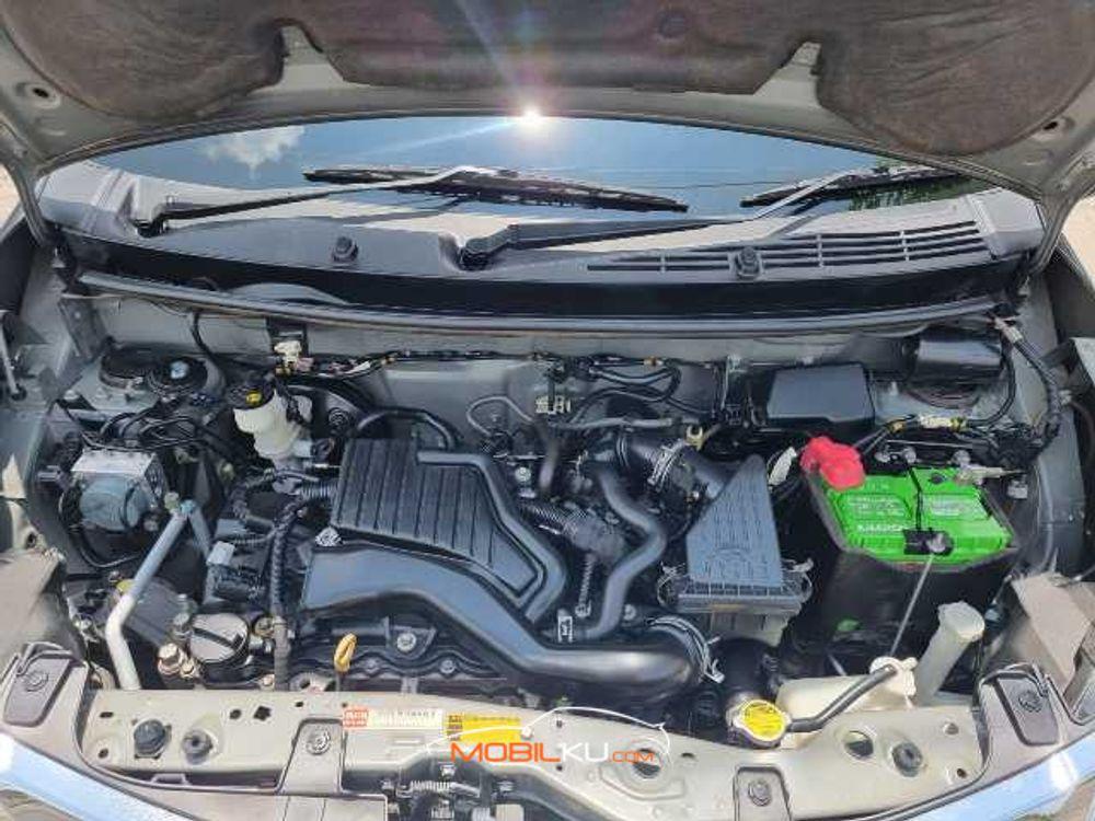 Mobil Toyota Calya 2017