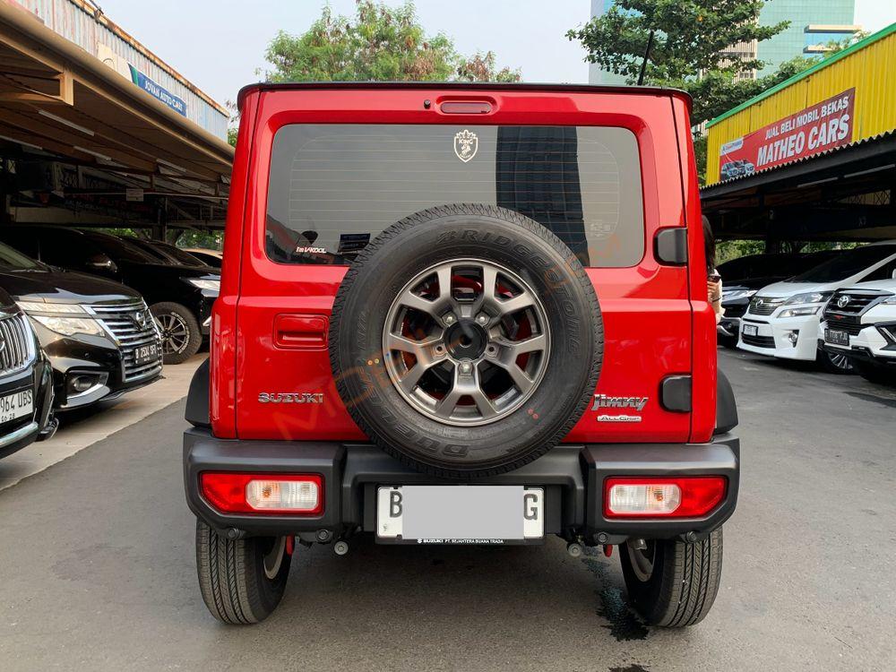 Mobil Suzuki Jimny 2023