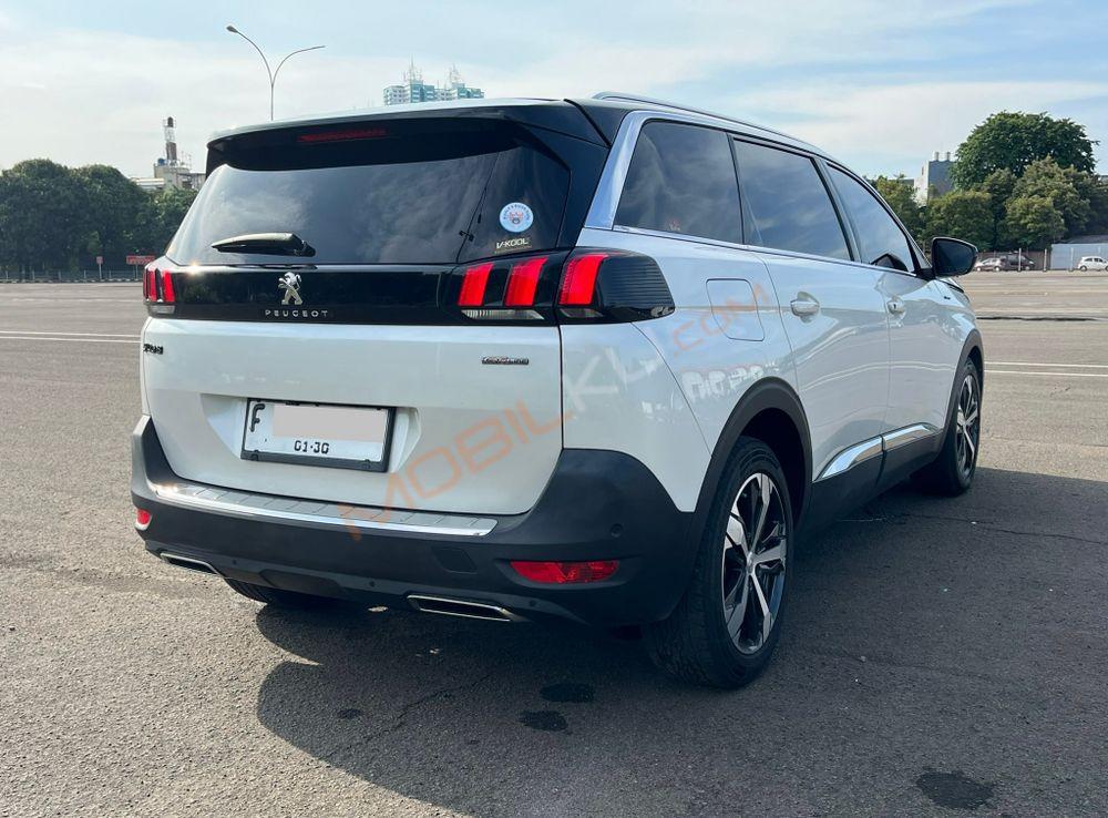 Mobil Peugeot 5008 2019