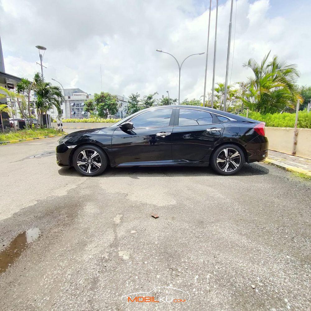 Mobil Honda Civic Sedan 2016